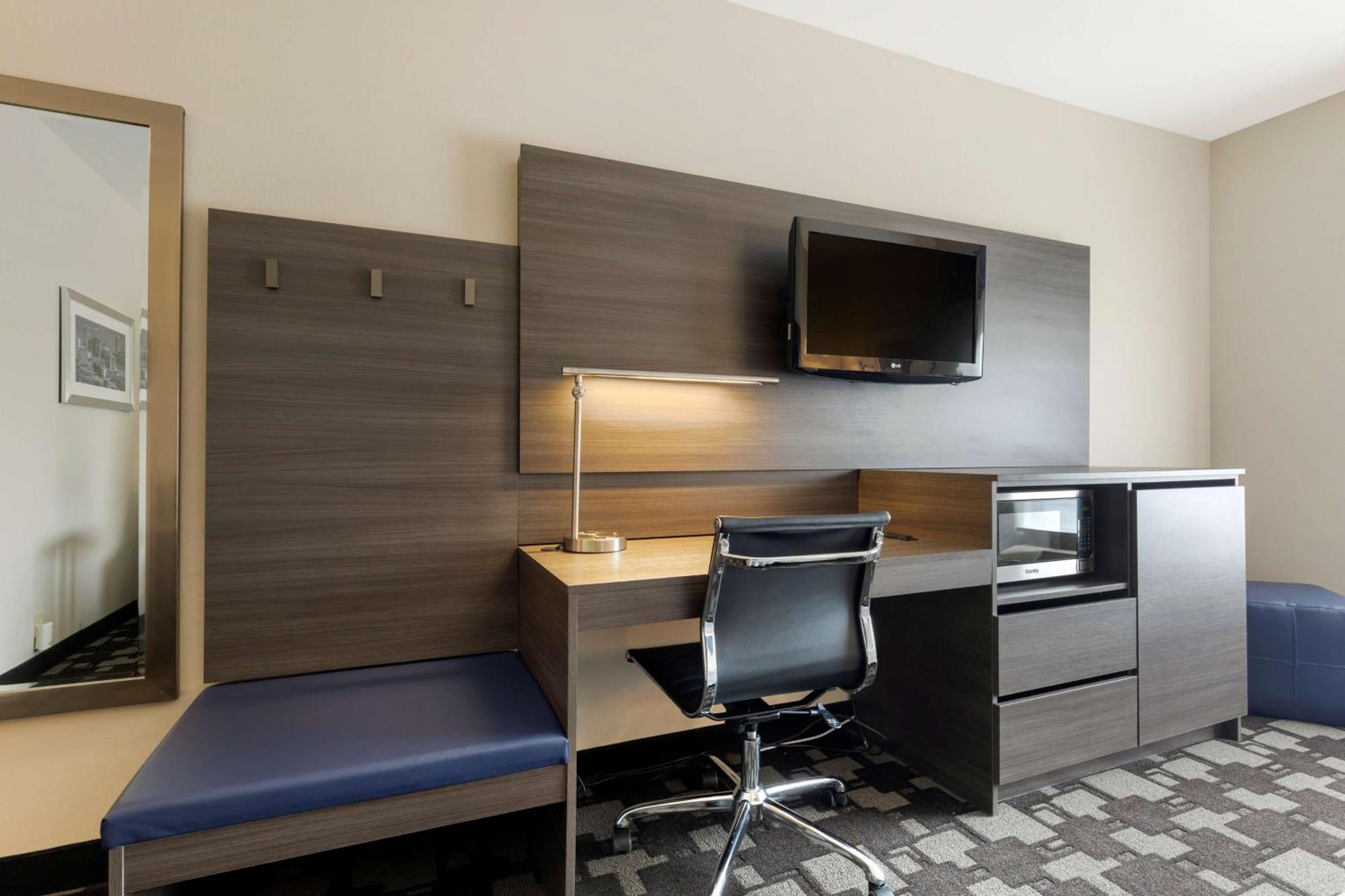 Western And Hotel 3*